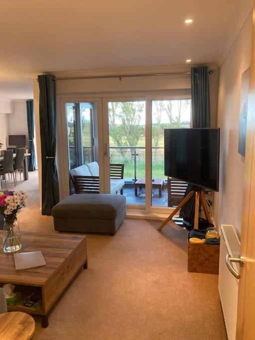 Beautiful 2 Bedroom Flat Overlooking Golf Course Carnoustie Buitenkant foto