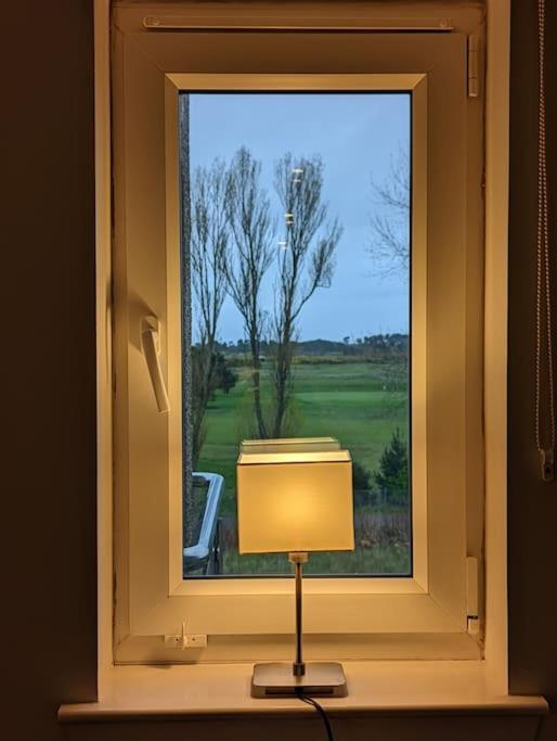 Beautiful 2 Bedroom Flat Overlooking Golf Course Carnoustie Buitenkant foto
