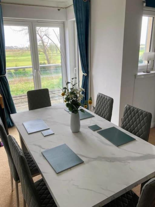 Beautiful 2 Bedroom Flat Overlooking Golf Course Carnoustie Buitenkant foto